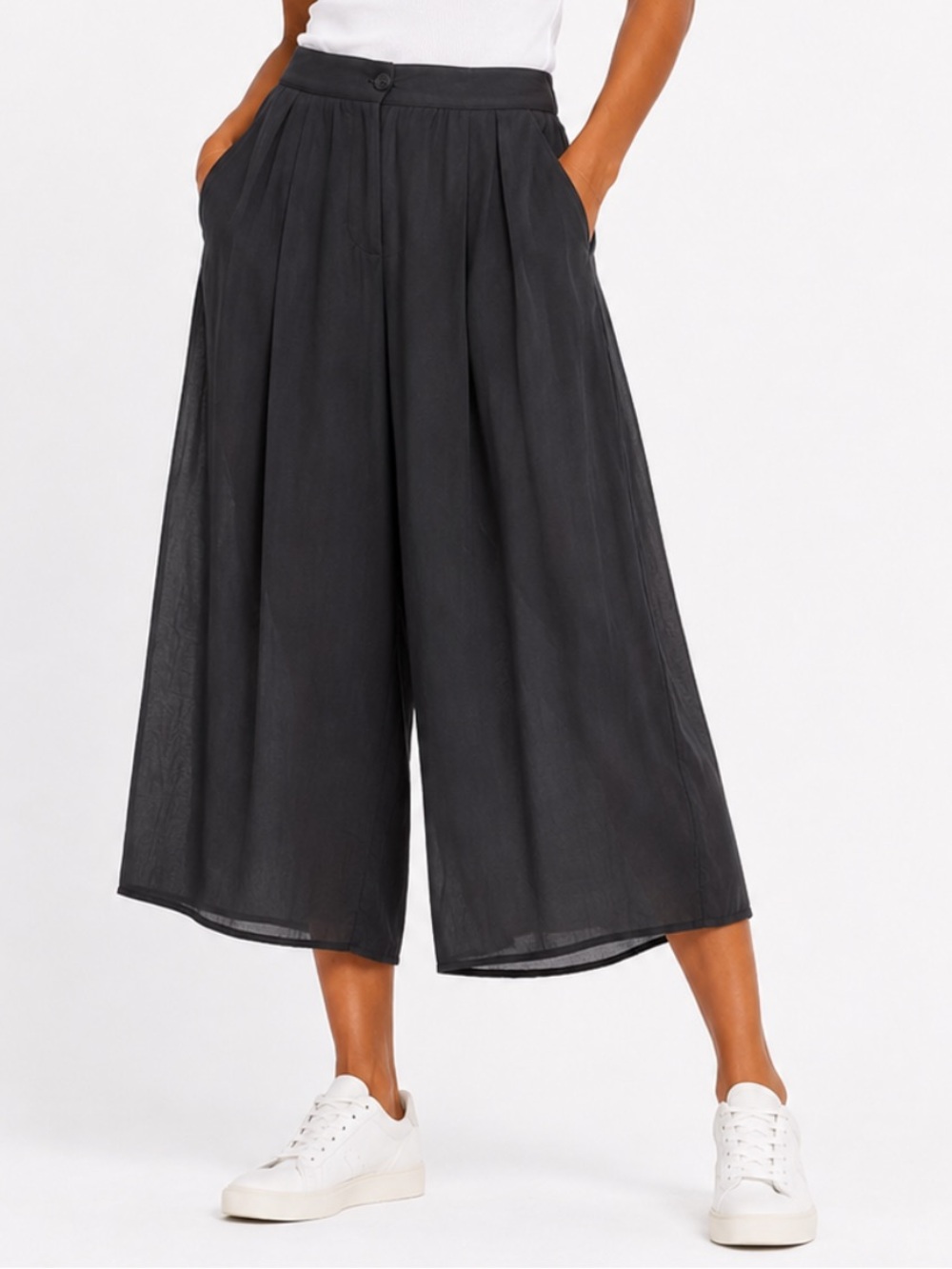 Vince Women's Pleated Silk Crepe Culotte Crop Pants - Black - Size Medium